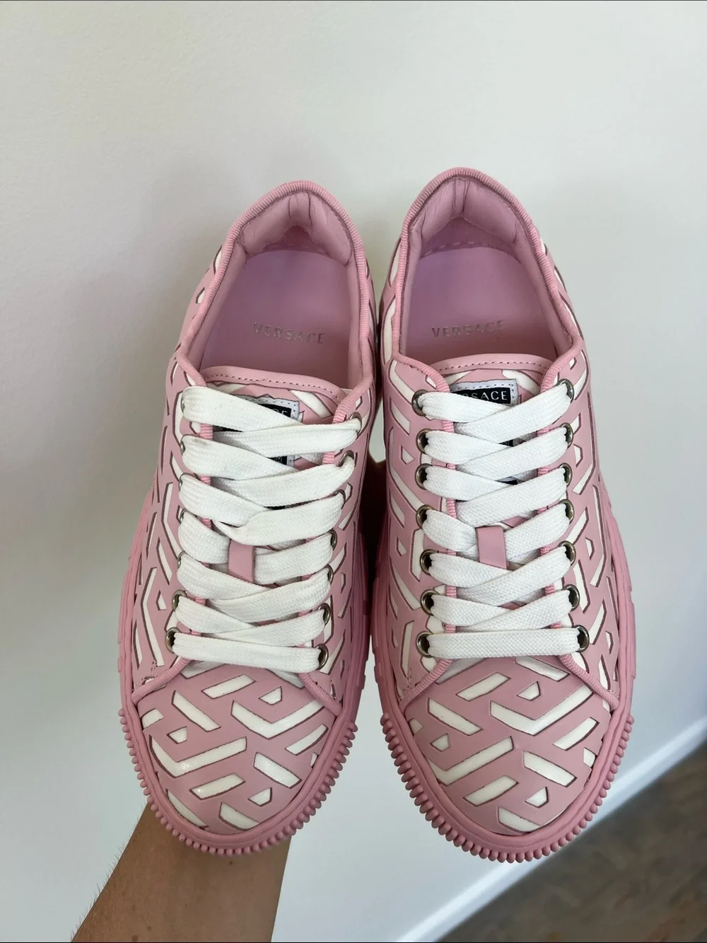 Versace greca labyrinth low top pink and white leather lace up platform sneakers